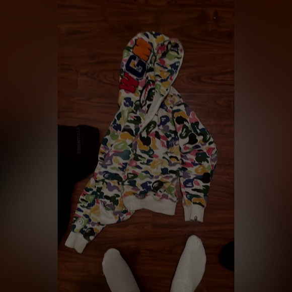 Broken zipper I don’t want it cause it can’t fit me - Picture 1 of 3